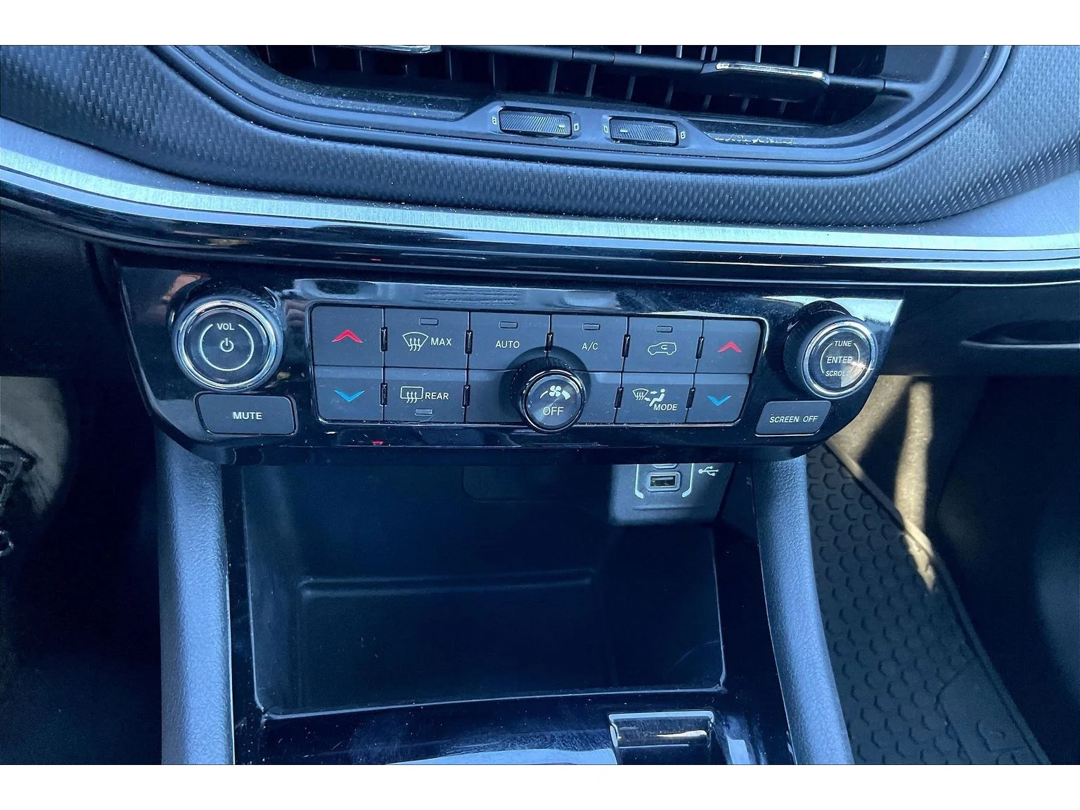 Used 2026 Silver Jeep Trailhawk image 21
