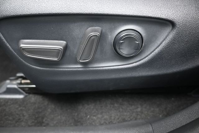 Used 2025 White Toyota XLE image 33