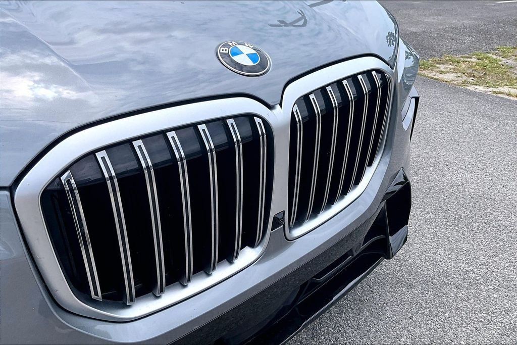 Used 2023 Gray BMW xDrive40i image 33