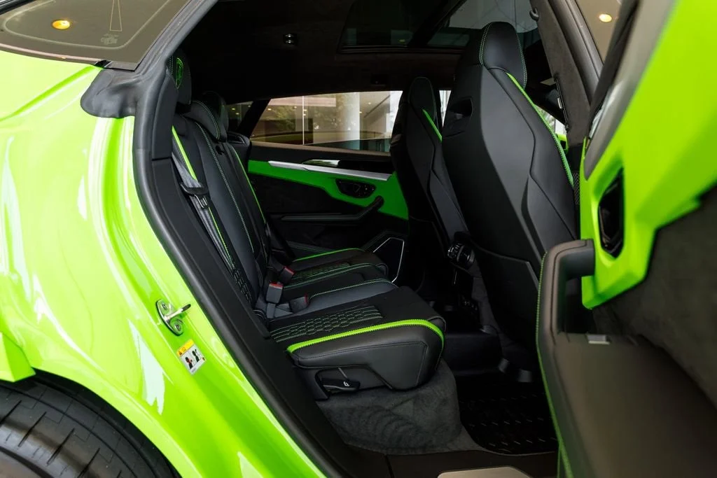 Used 2025 Green Lamborghini SE image 35