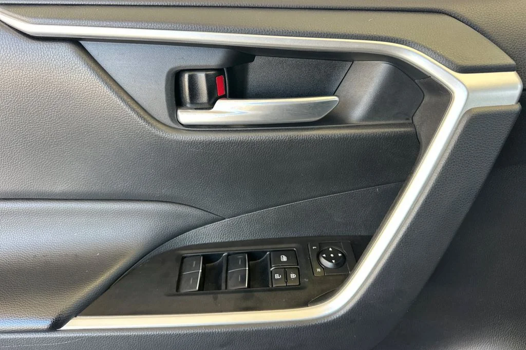2025 Toyota RAV4 XLE Premium - Photo 11