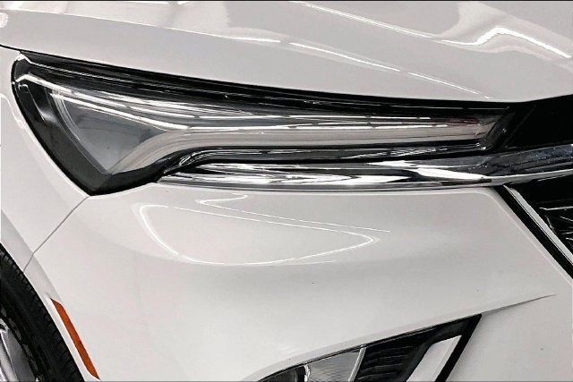 Used 2023 Summit White Buick Essence image 33