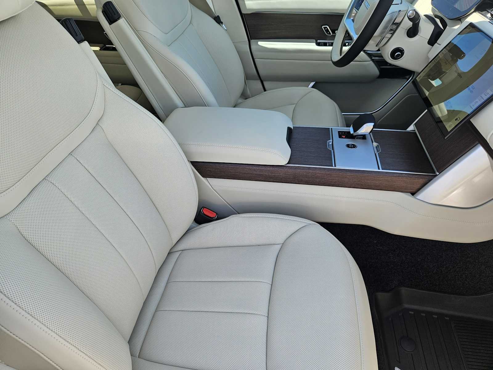 New 2026 Varesine Blue LAND ROVER SE image 13