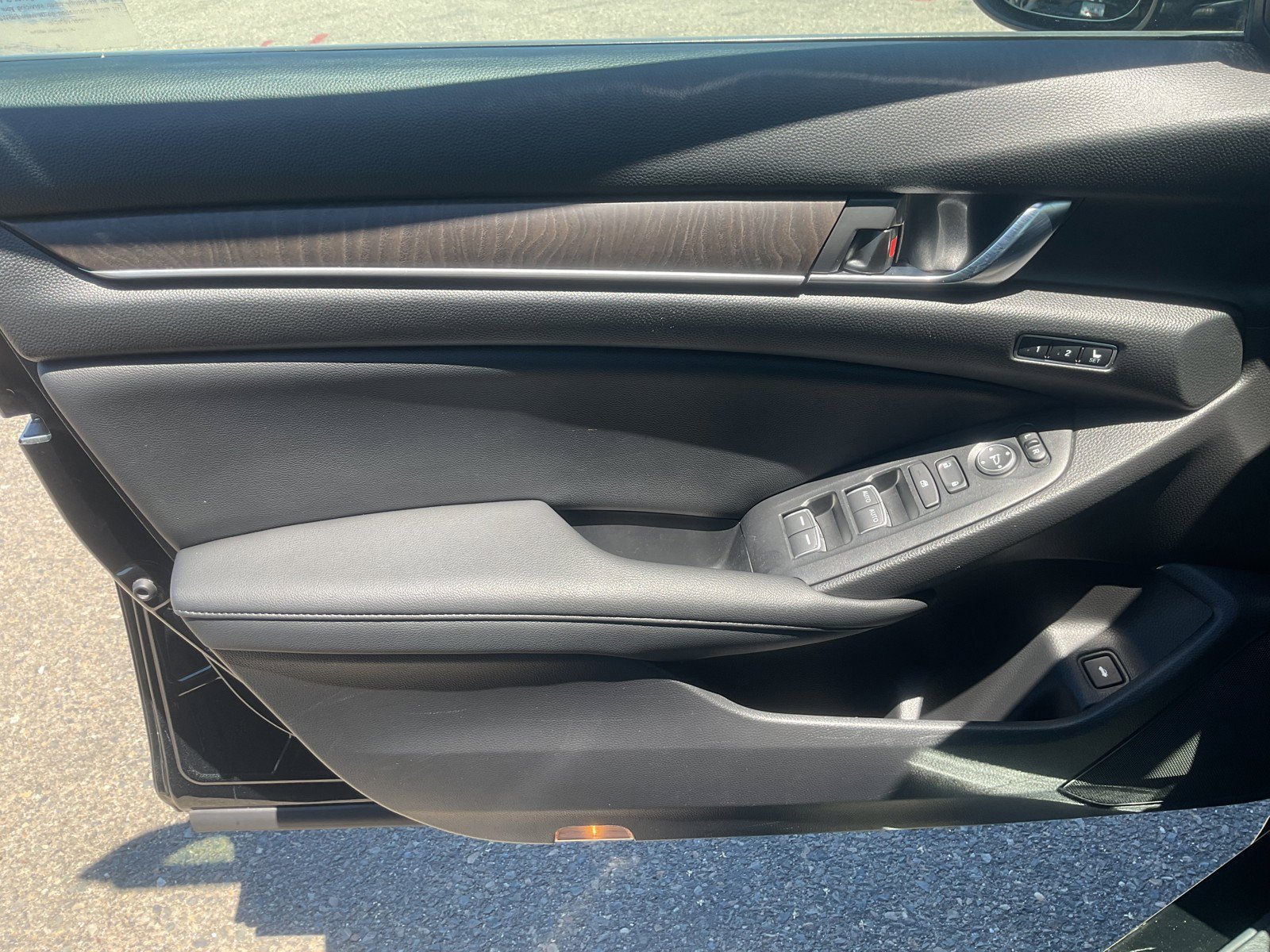 Used 2021 Crystal Black Pearl Honda Touring image 23