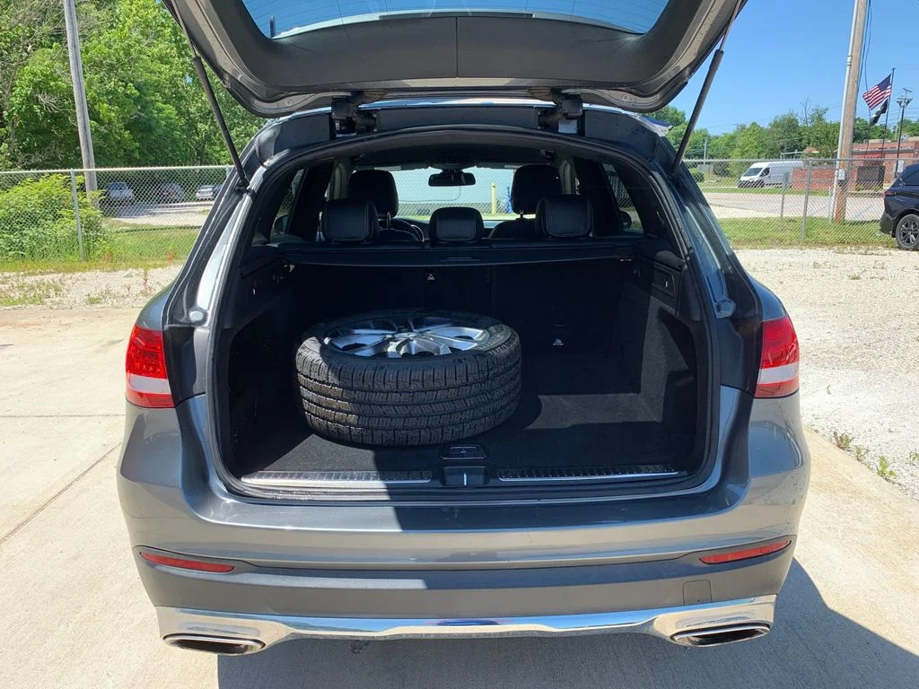 Used 2017 Gray Mercedes-Benz GLC 300 image 18