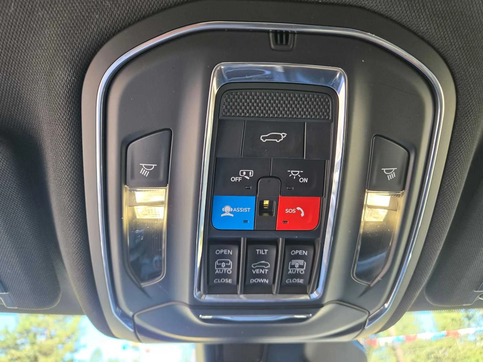 Used 2024  Jeep  image 19