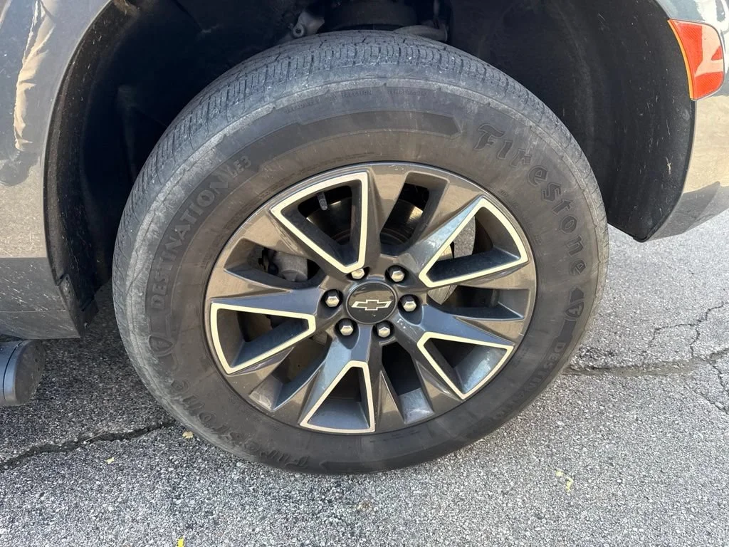 Used 2021 Black Chevrolet Z71 image 16