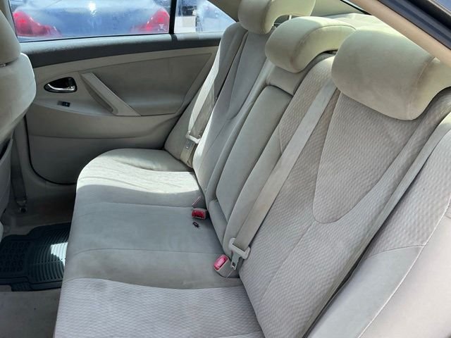 Used 2011 Gray Toyota LE image 12