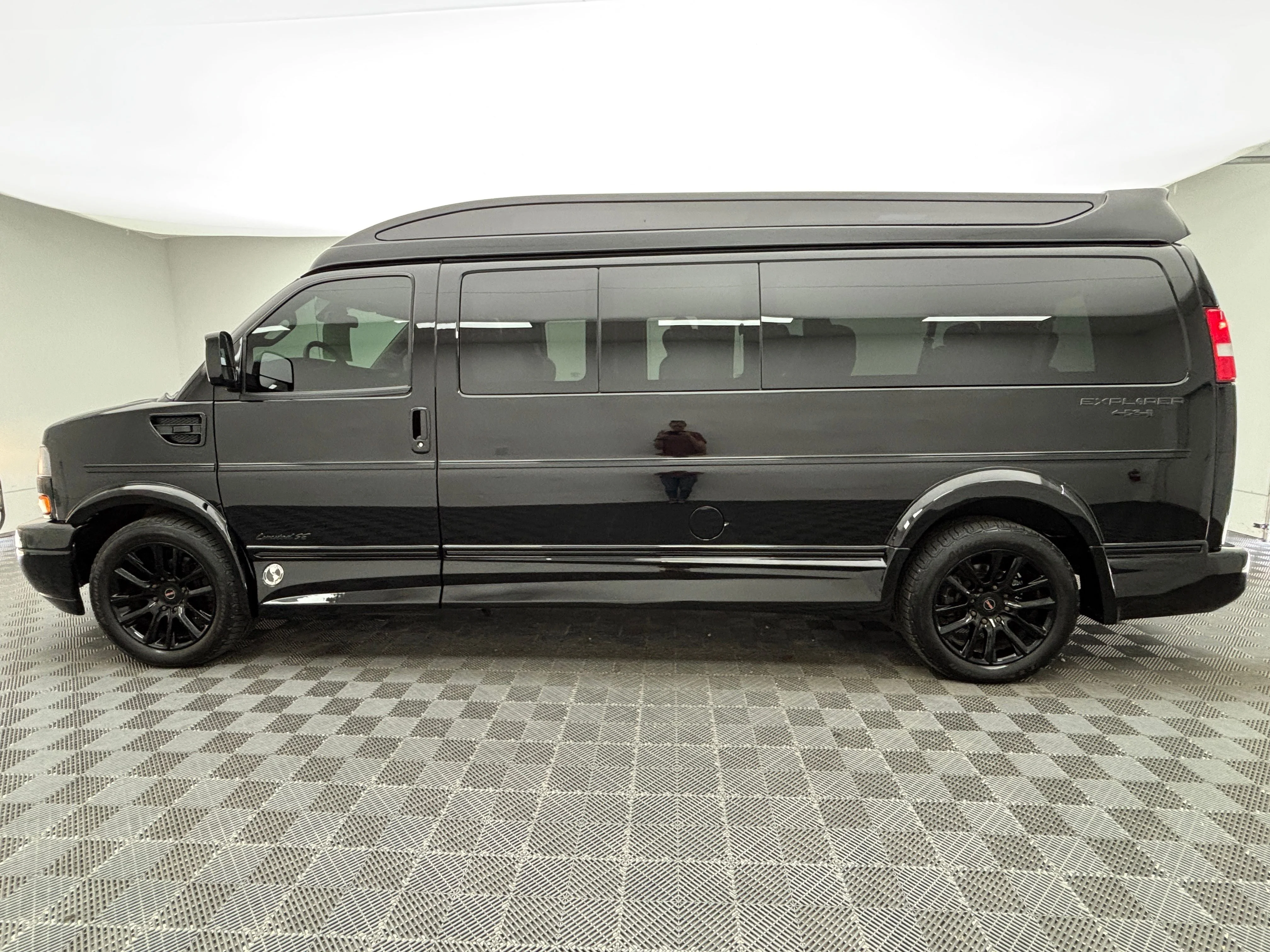 Used 2020 Onyx Black GMC Explorer Limited SE image 15