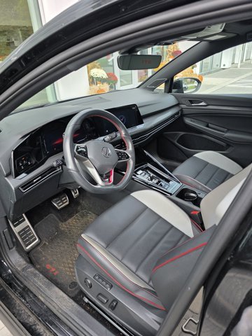 Used 2024 Mythos Black Metallic Volkswagen SE image 4