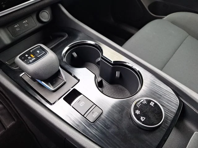 Used 2025 White Nissan S image 24