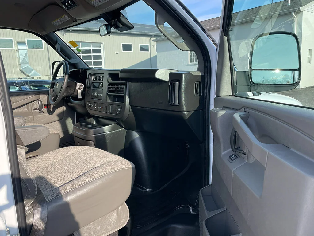 Used 2025 Summit White Chevrolet 1LT image 16