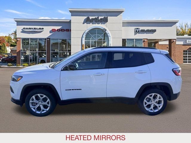 Used 2024 White Jeep Latitude image 5