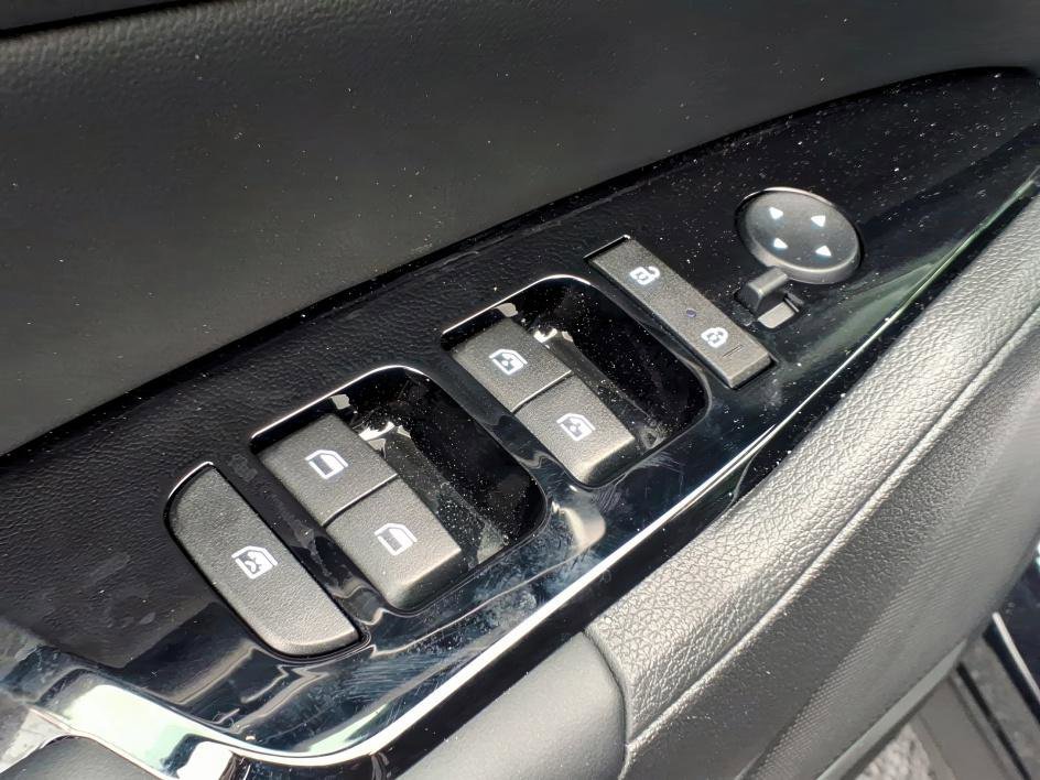 Used 2025 Ebony Black Kia EX image 16