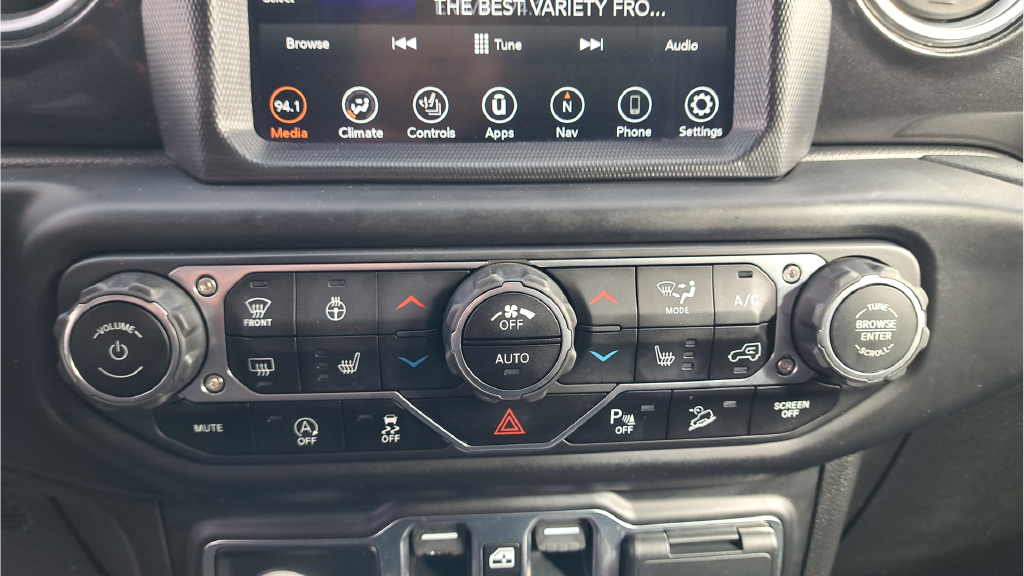 Used 2020 Black Jeep Unlimited Sahara Altitude image 21