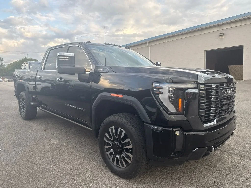 Used 2024 Onyx Black GMC Denali Ultimate image 1