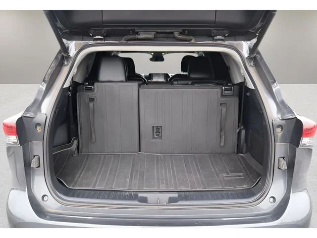 Used 2021 Magnetic Gray Metallic Toyota XLE image 25