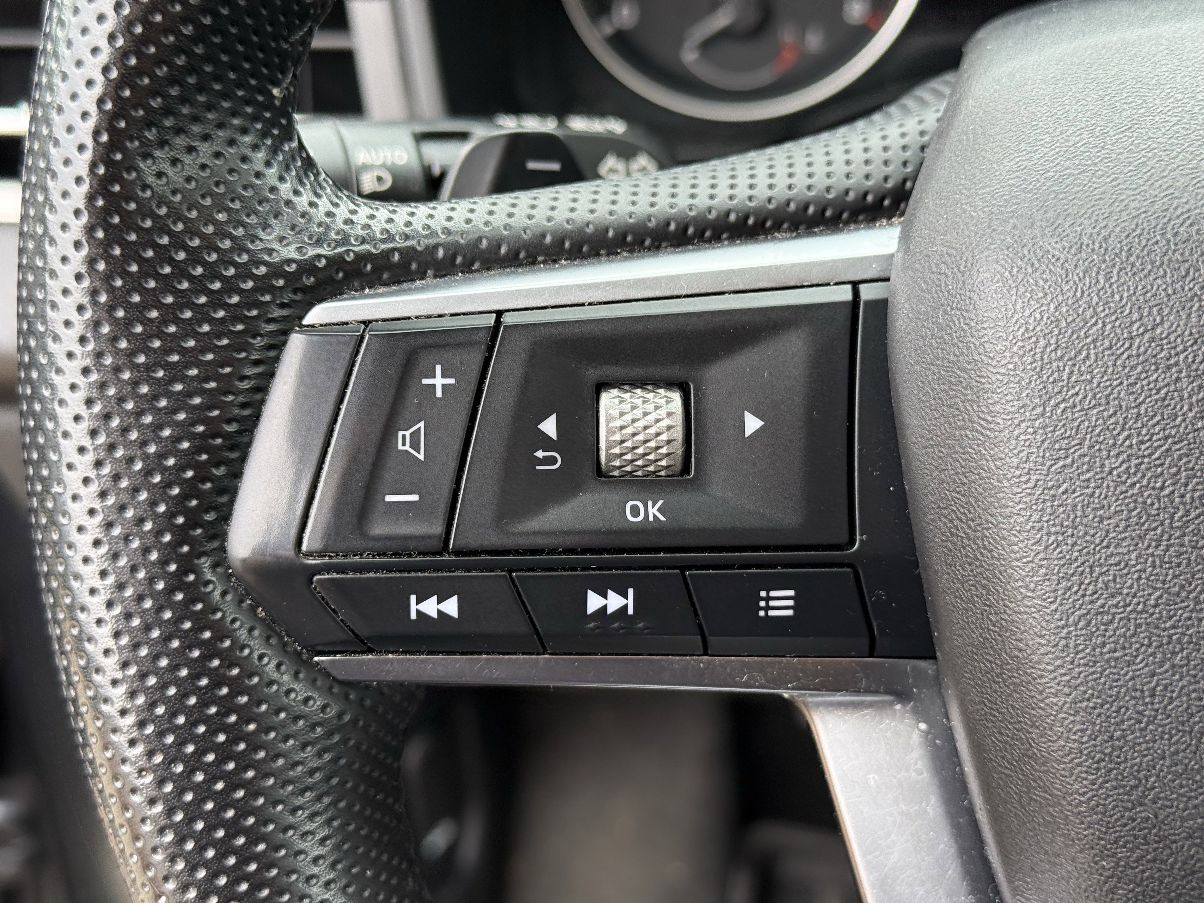 Used 2024 Gray Mitsubishi SE image 15