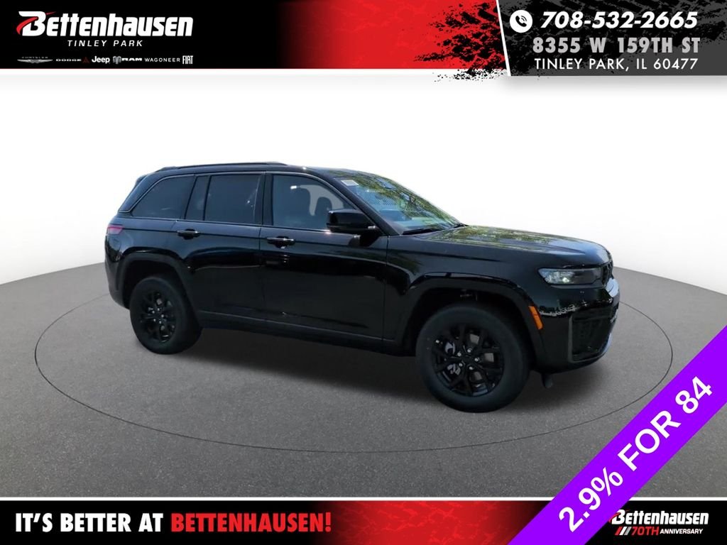 New 2026 Diamond Black Crystal Pearl-Coat Exterior Paint Jeep Altitude image 4