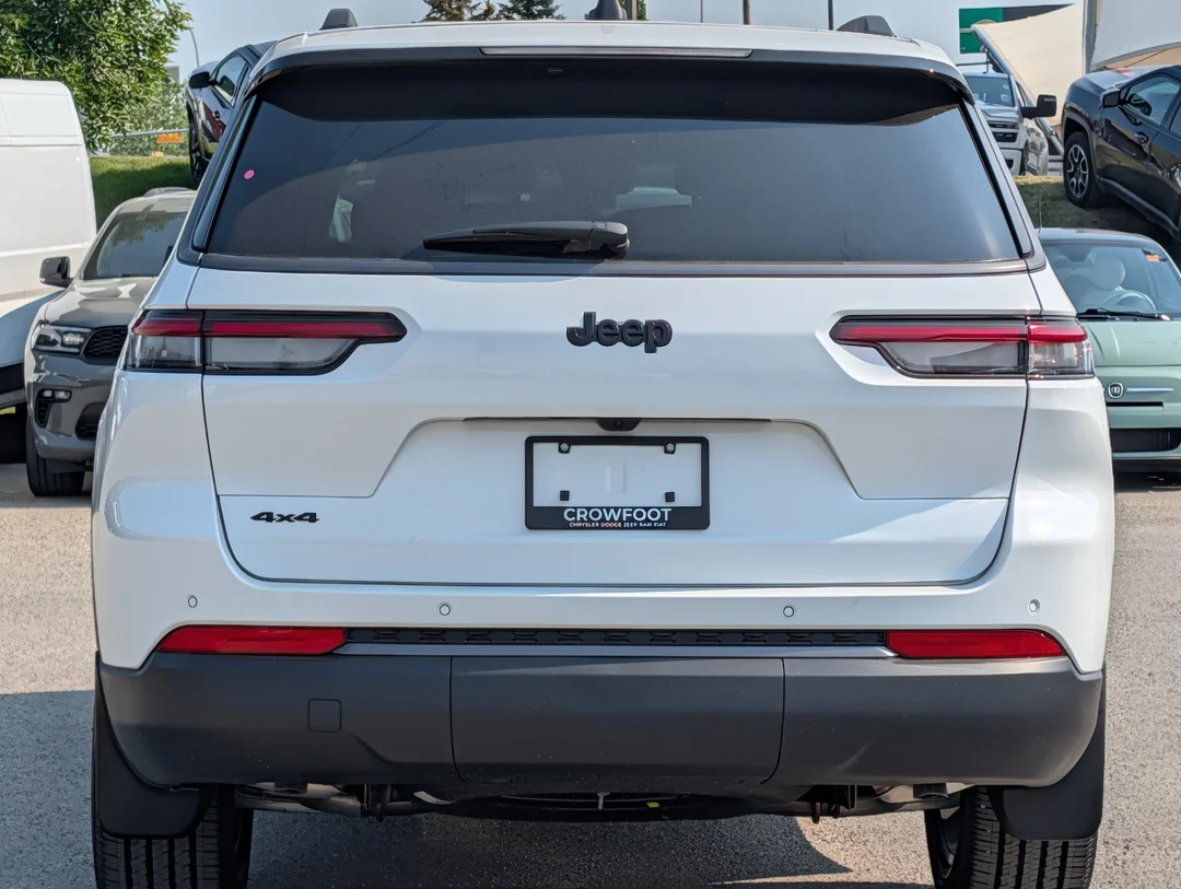 New 2026 White Jeep Altitude - - 4X4 - Power Sunroof - Trailer Tow Pkg - 20 Black Wheels - Remote Start & More! image 7