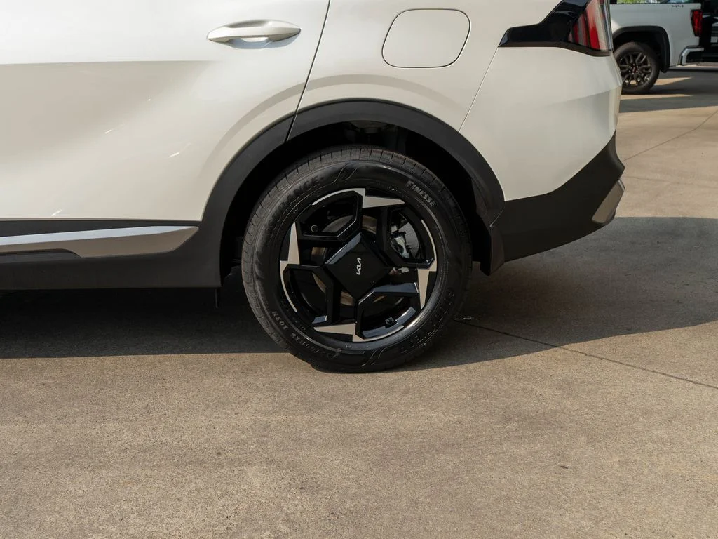 New 2026 Snow White Pearl Kia EX image 27