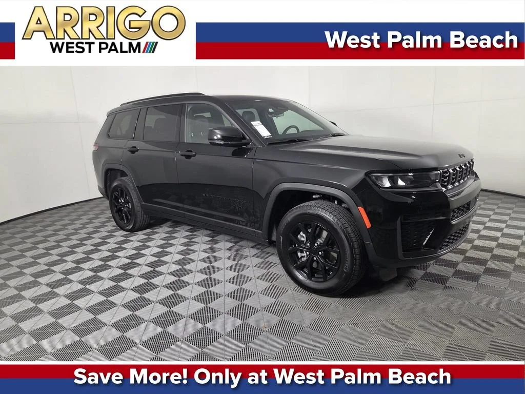 New 2026 Diamond Black Crystal Pearl-Coat Exterior Paint Jeep Laredo Altitude image 1