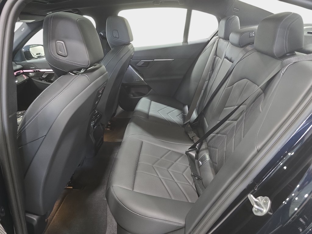 Used 2027 Carbon Black Metallic BMW 530i image 24