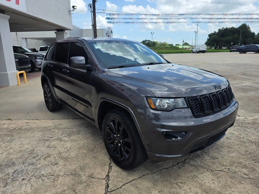 Used 2019 Gray Jeep Altitude image 10