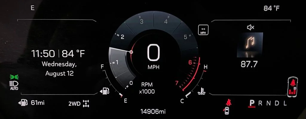 Used 2025 White GMC Elevation image 28