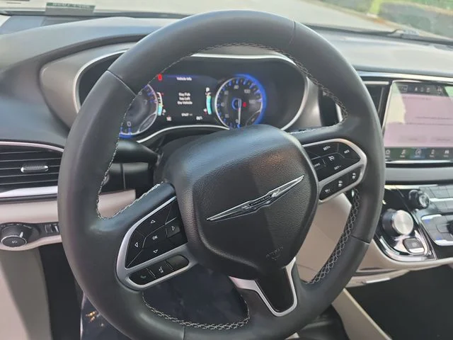 Used 2023 Silver Chrysler Touring L image 18