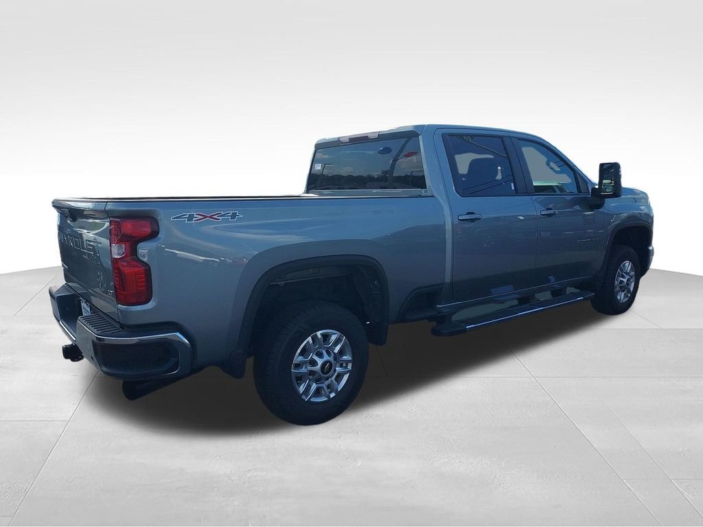 Used 2025 Gray Chevrolet LT image 5