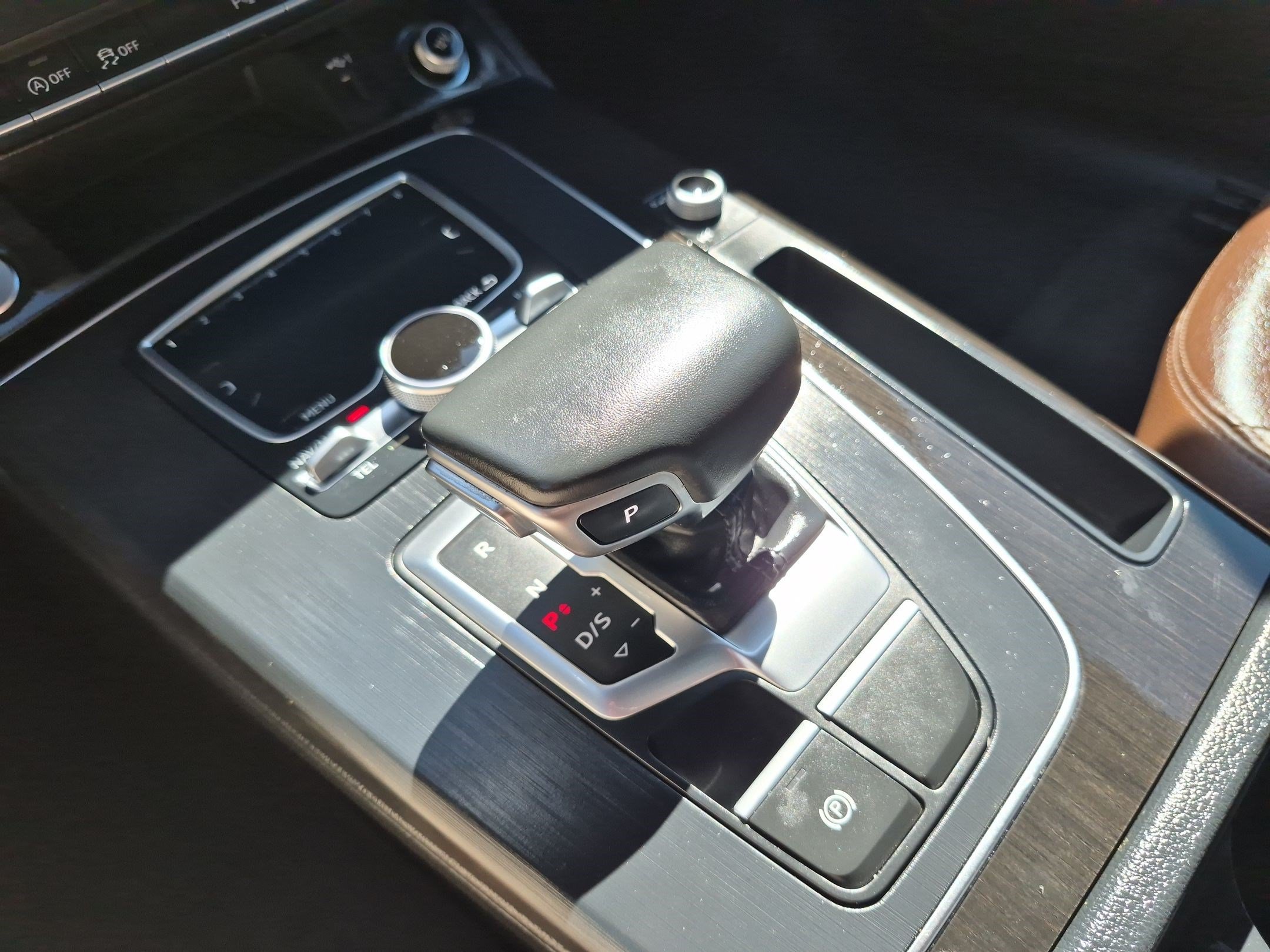 Used 2018 Moonlight Blue Audi Premium Plus image 26