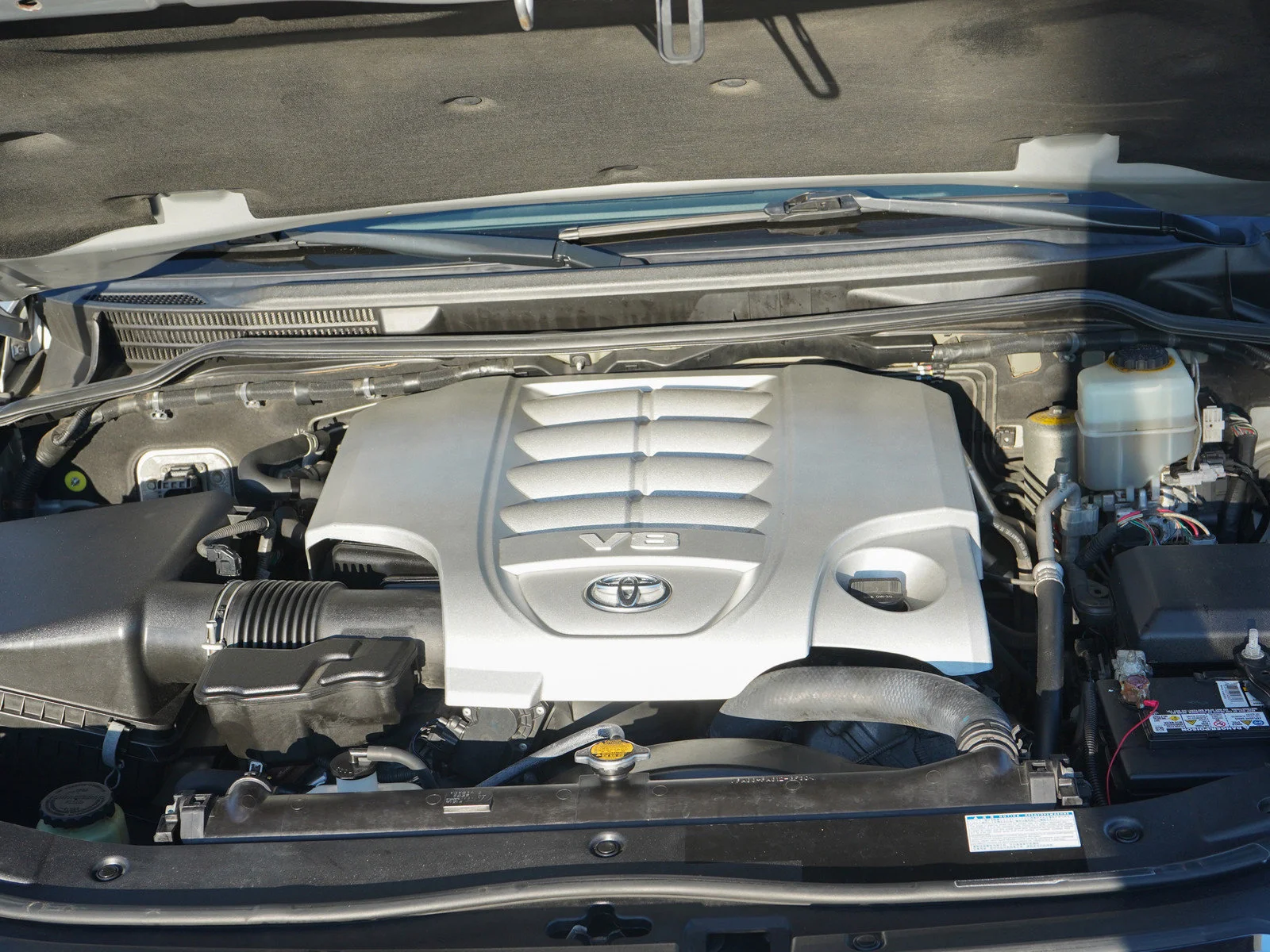 Used 2015 Classic Silver Metallic Toyota Base image 30