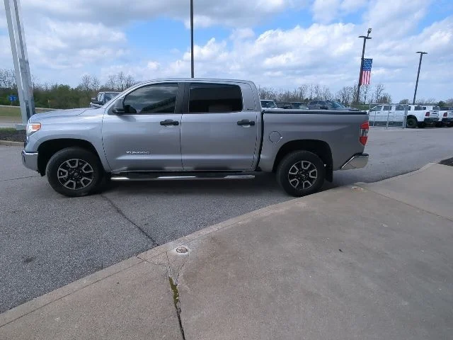Used 2016 Silver Toyota SR5 image 26