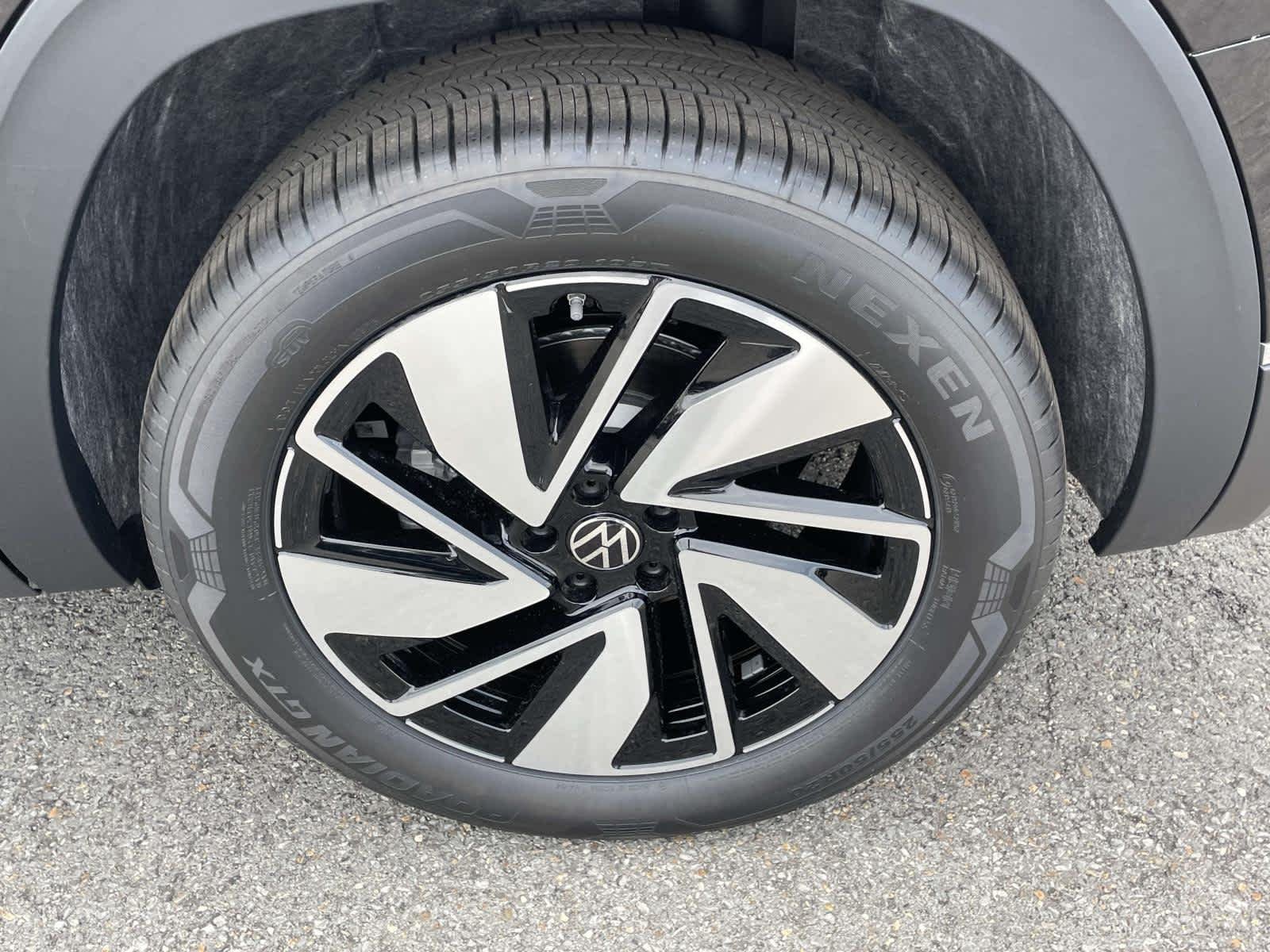 New 2026 Deep Black Pearl Volkswagen 2.0T SEL image 11