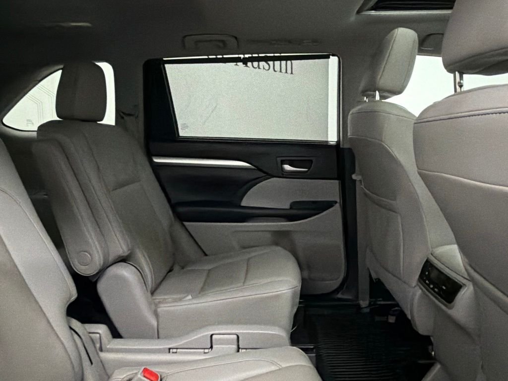 Used 2019 Green Toyota XLE image 25
