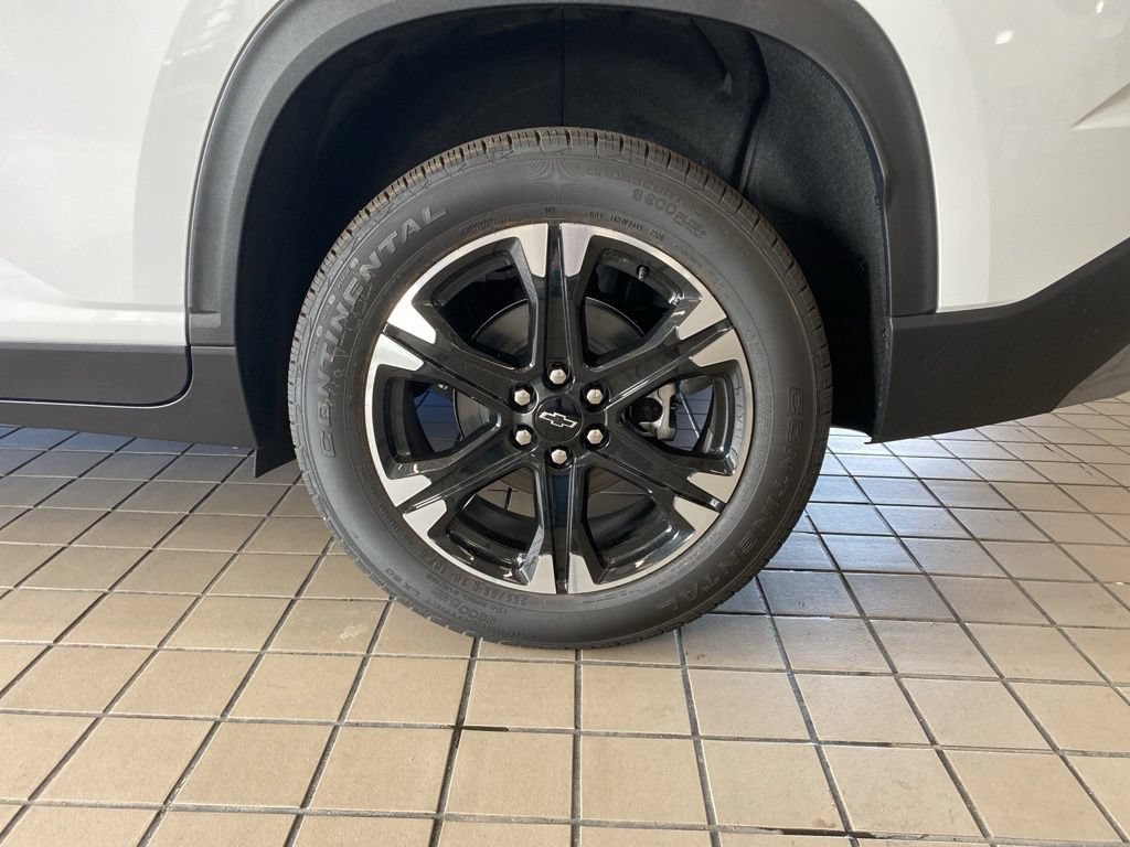 2027 Chevrolet Traverse LT - Photo 22