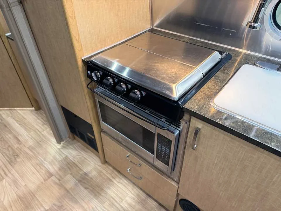 Used 2017 SILVER AIRSTREAM  image 20