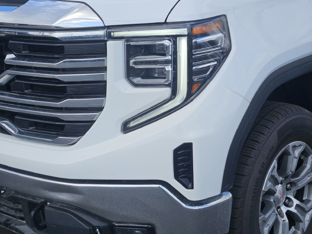 Used 2025 White GMC SLT image 8