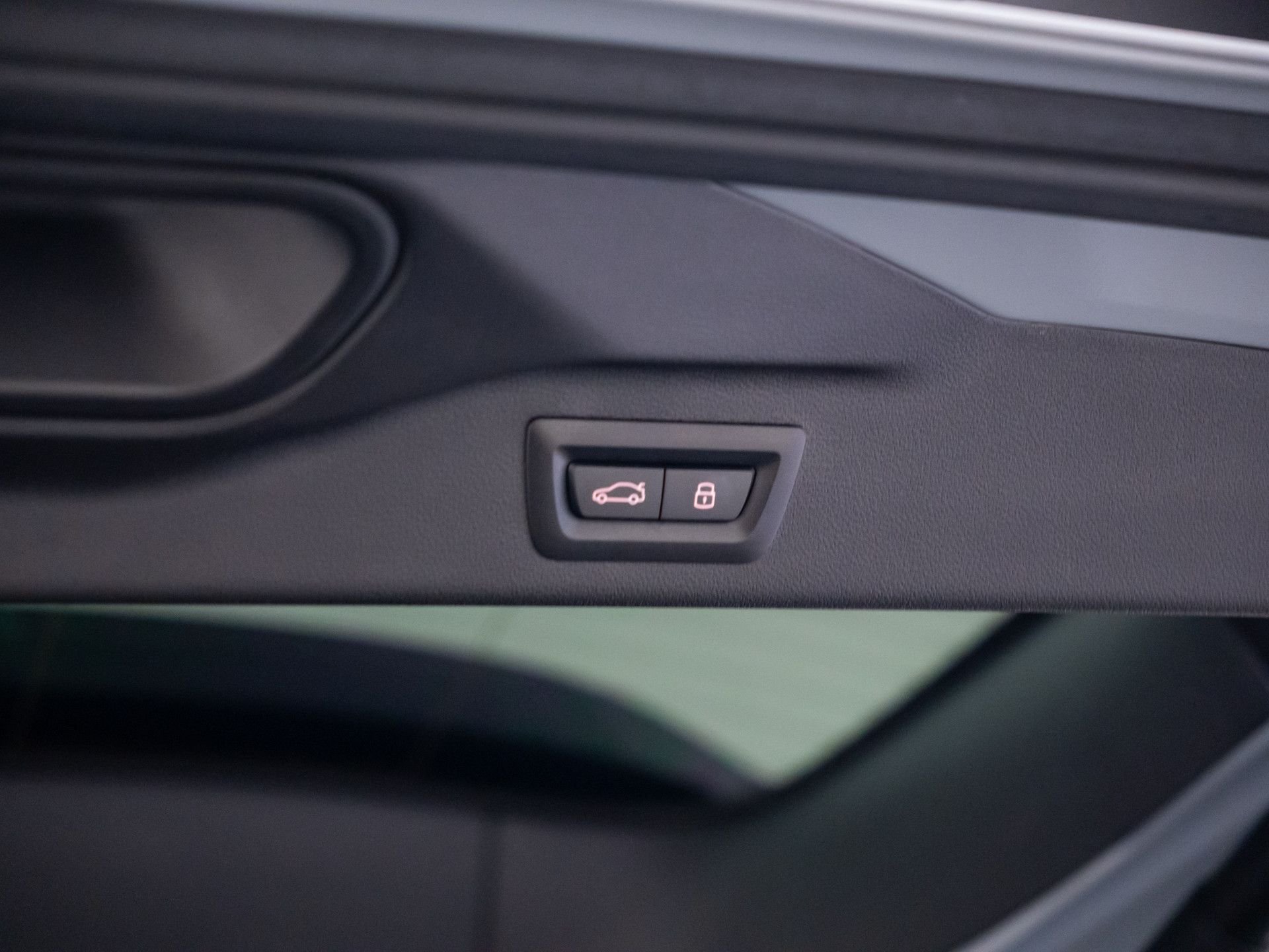 Used 2025 Gray BMW M60i image 37