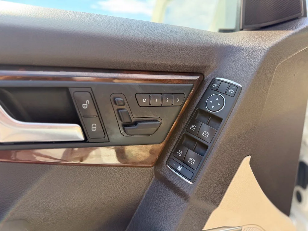 Used 2014 White Mercedes-Benz GLK 250 image 21
