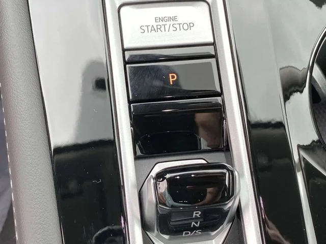 2025 Volkswagen Atlas SE w/Tech - Photo 18