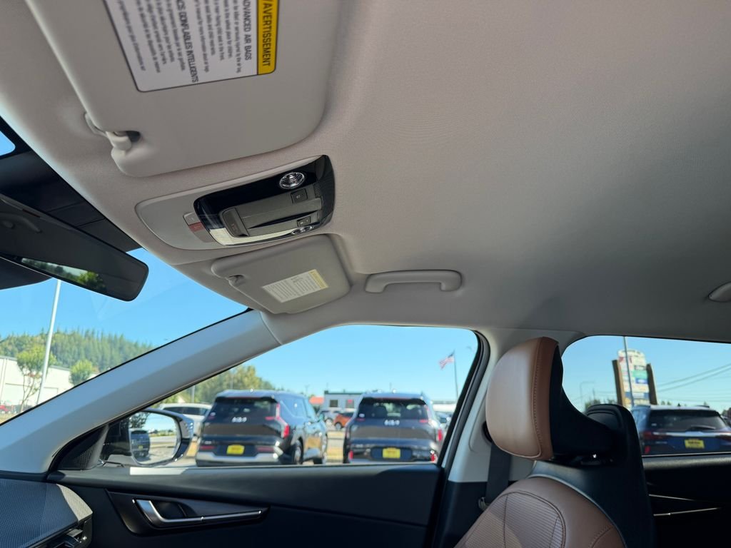 New 2026 Glacial White Pearl Kia WIND image 18