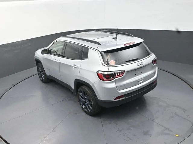 New 2026 Silver Zynith Metallic Clear-Coat Exterior Paint Jeep  image 15