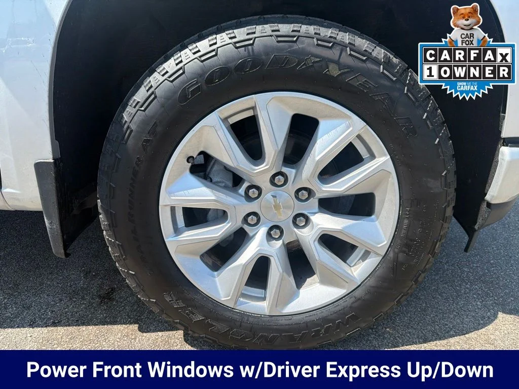 Used 2020 Silver Ice Metallic Chevrolet Custom image 15
