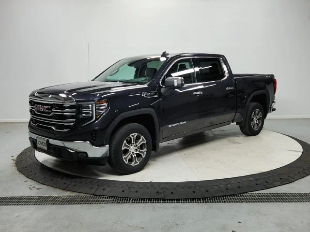 Used 2025 Silver GMC SLT image 4