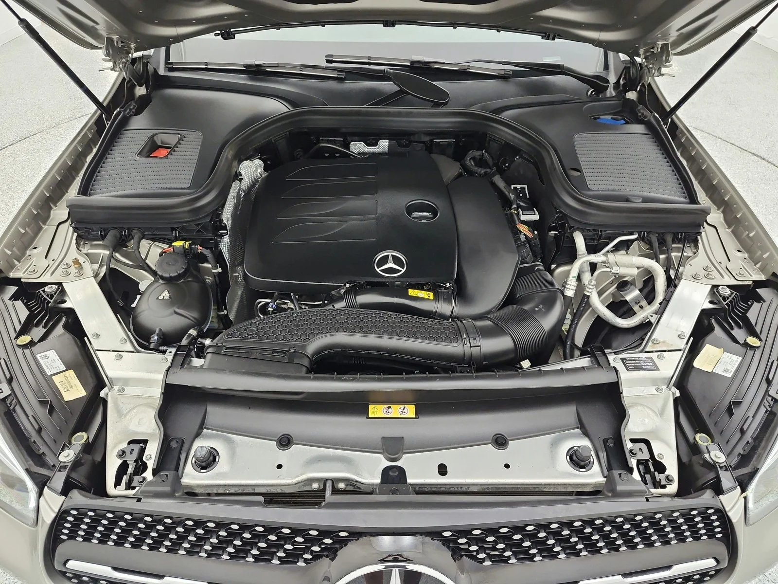 Used 2022 Mojave Silver Metallic Mercedes-Benz GLC 300 4MATIC® Coupe image 17