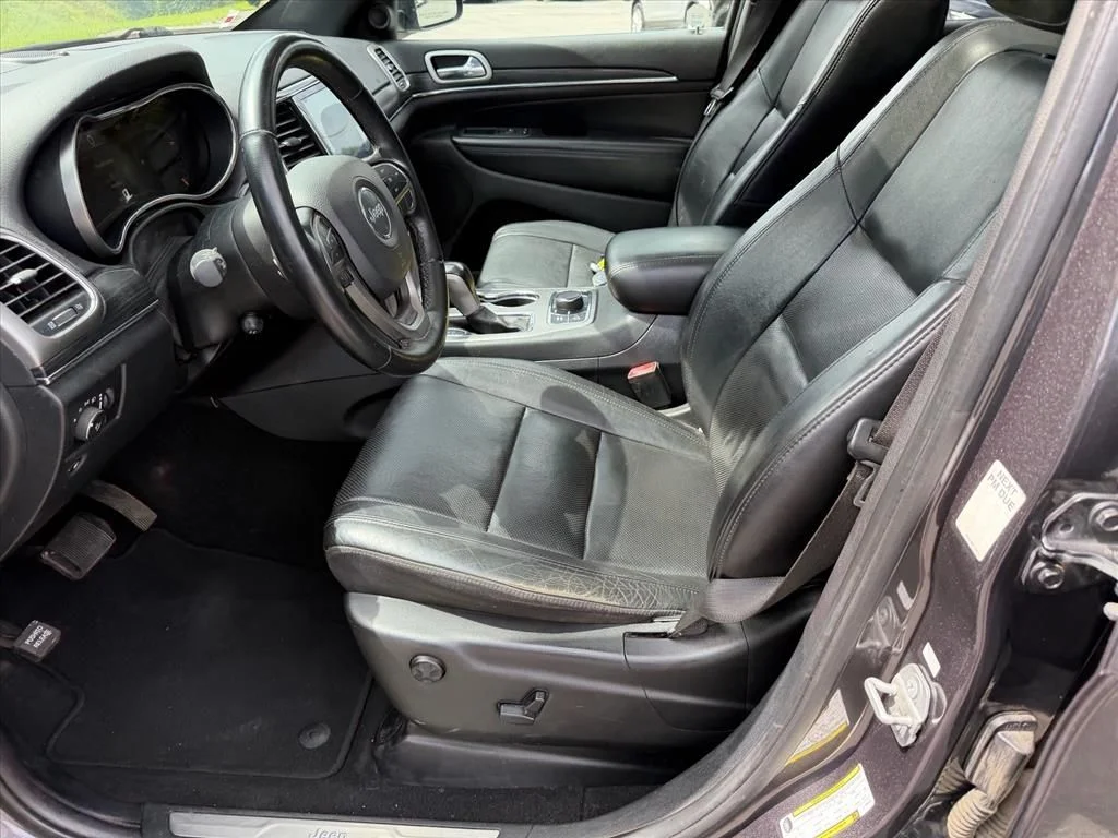 Used 2020 Gray Jeep Limited image 8
