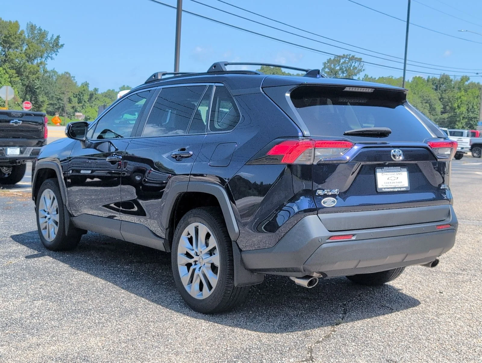Used 2024  Toyota XLE Premium image 3