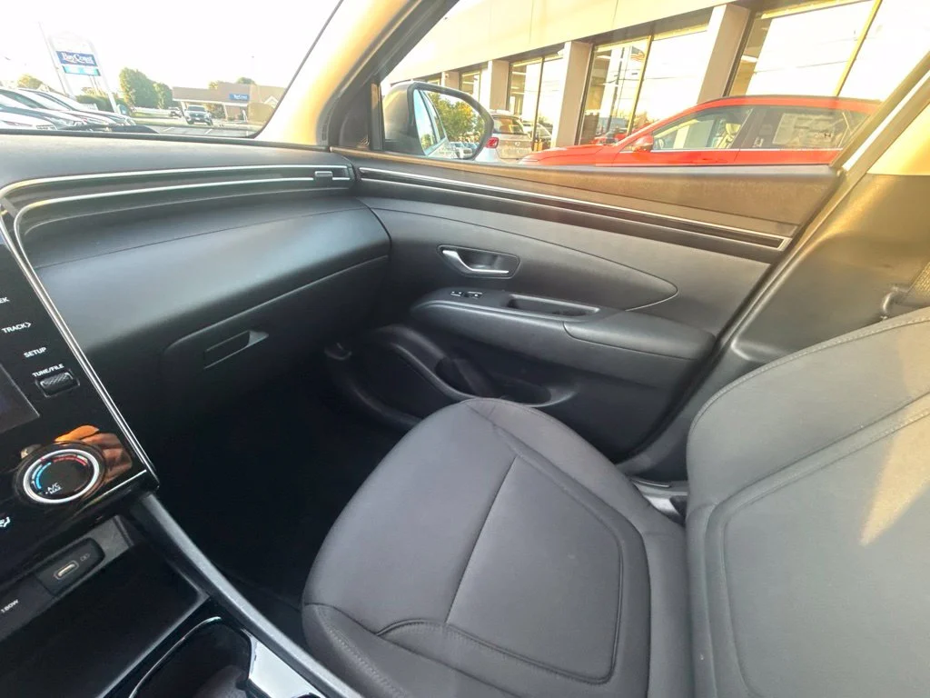 Used 2024 White Hyundai SE image 26